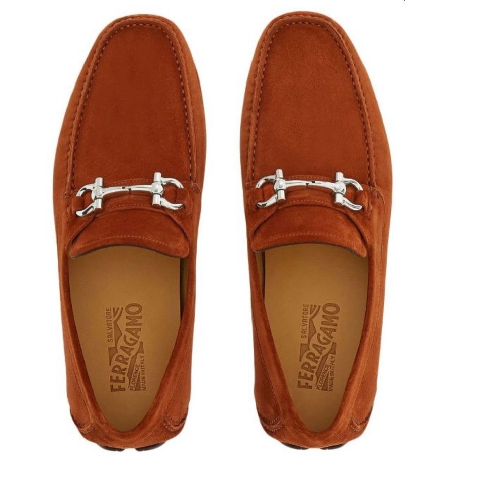 Ferragamo
Gancini-plaque suede loafers